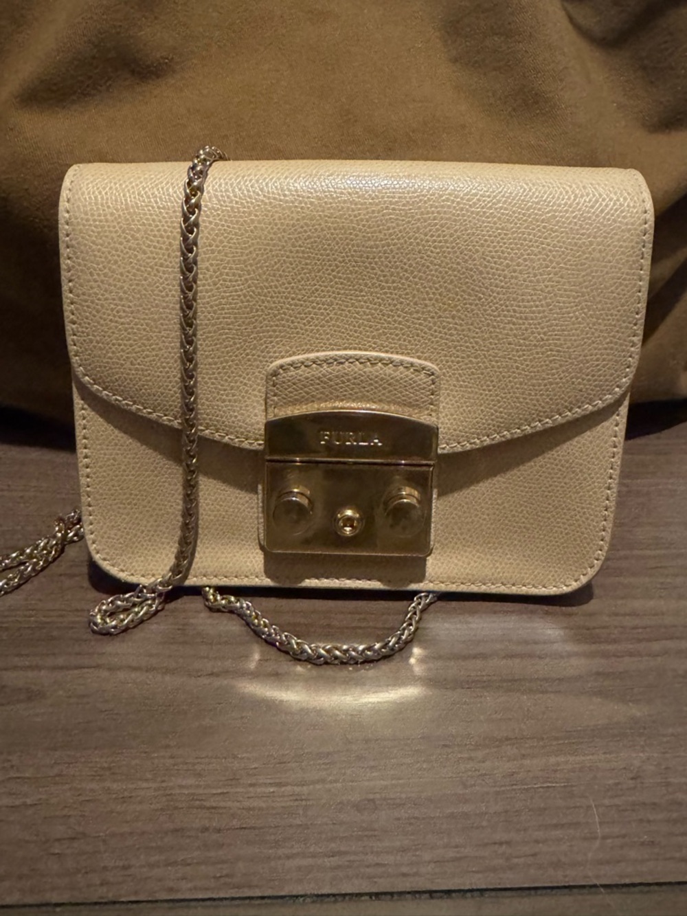 ⭐️ ~LOW START FURLA ~ ⭐️ Beige Crossbody with Gold-Tone Lock and Chain